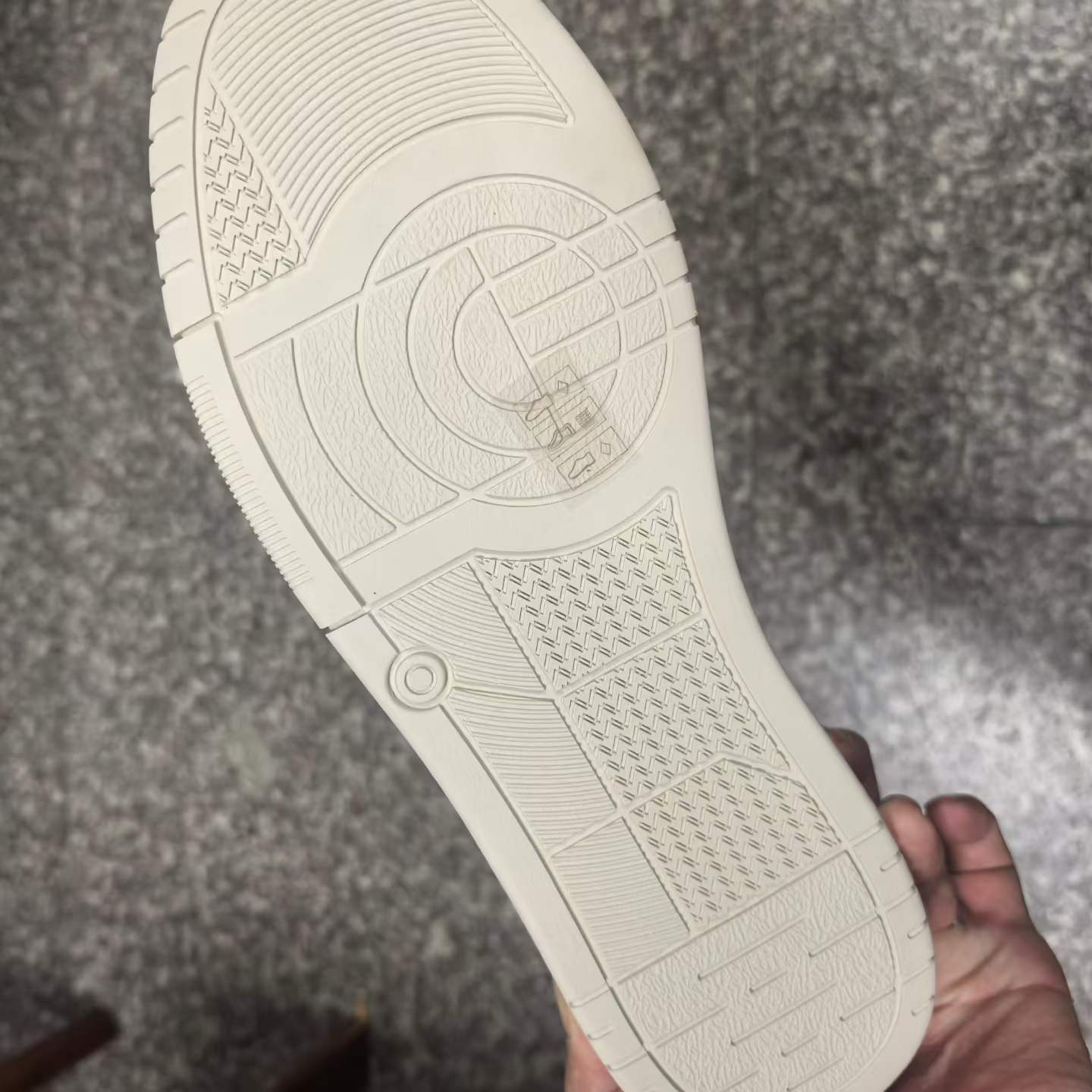 CR外贸原单小白鞋（39-46码·1600双） CR（鞋盒/鞋垫标示） 实拍图2
